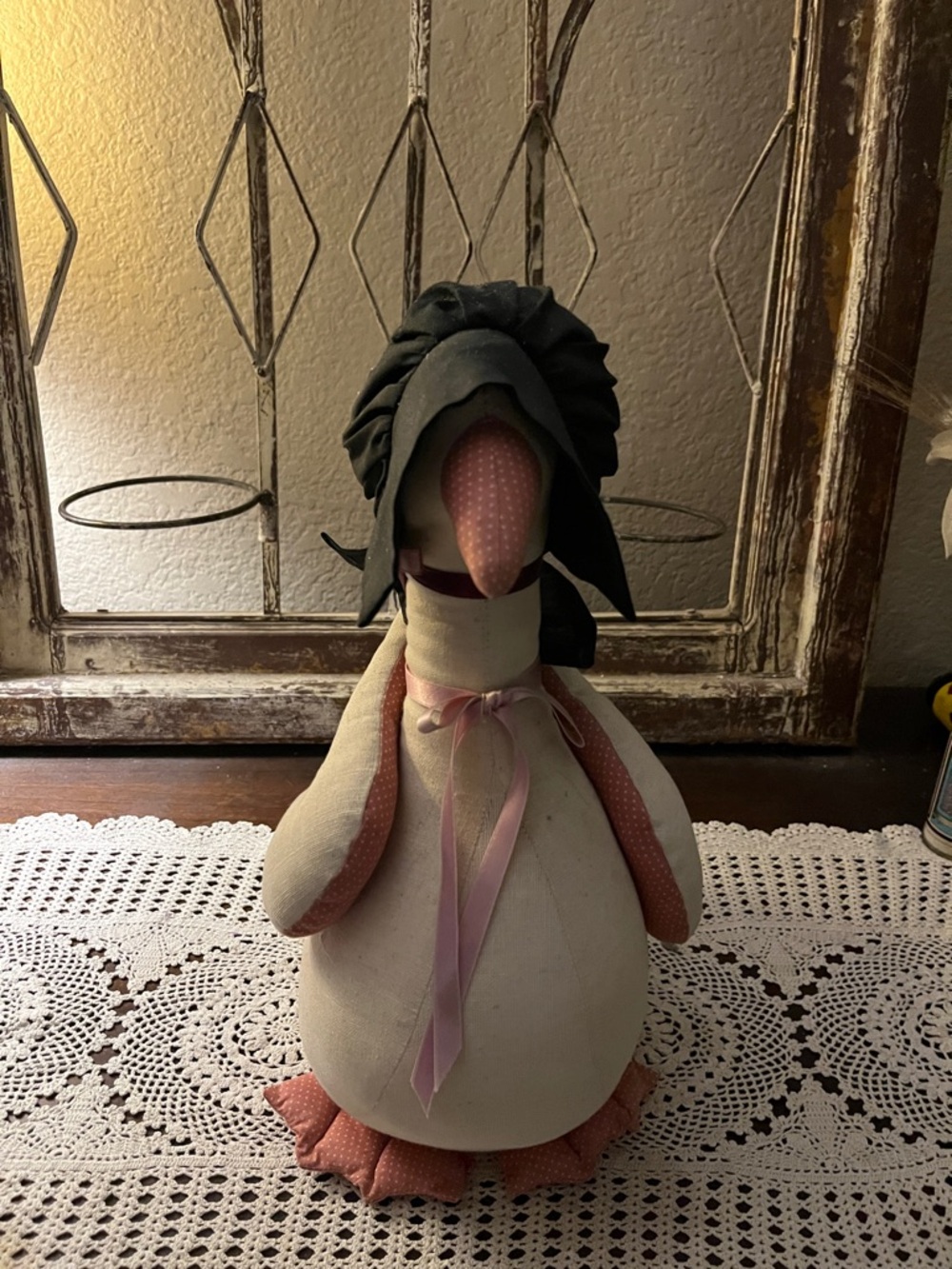 Plush Goose Accent - Black Bonnet